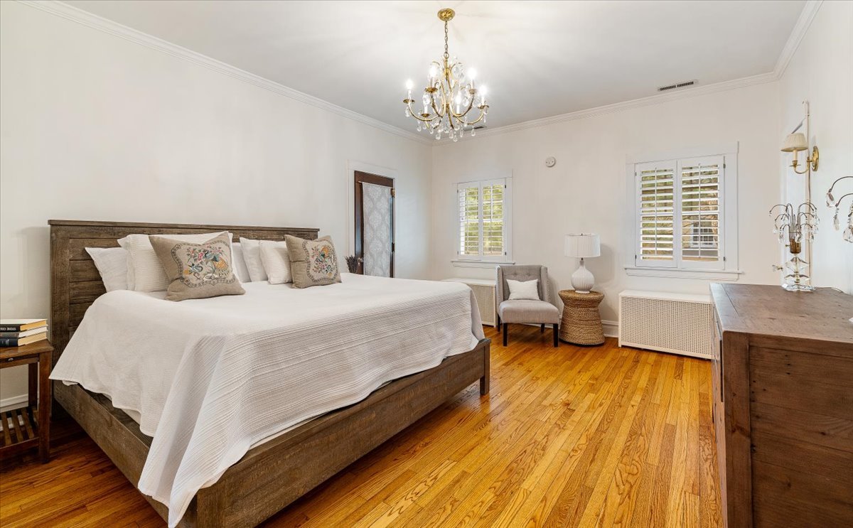 411 Sheridan Road Wilmette, IL 60091 - Photo 25 of 43 a spacious bedroom with a bed and a chandelier