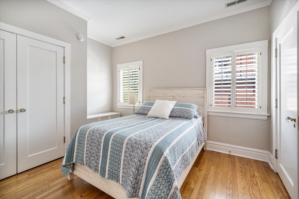 411 Sheridan Road Wilmette, IL 60091 - Photo 27 of 43 a bedroom with a bed and wooden floor