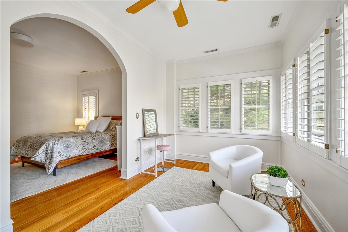 411 Sheridan Road Wilmette, IL 60091 - Photo 33 of 43 a bedroom with a bed and wooden floor