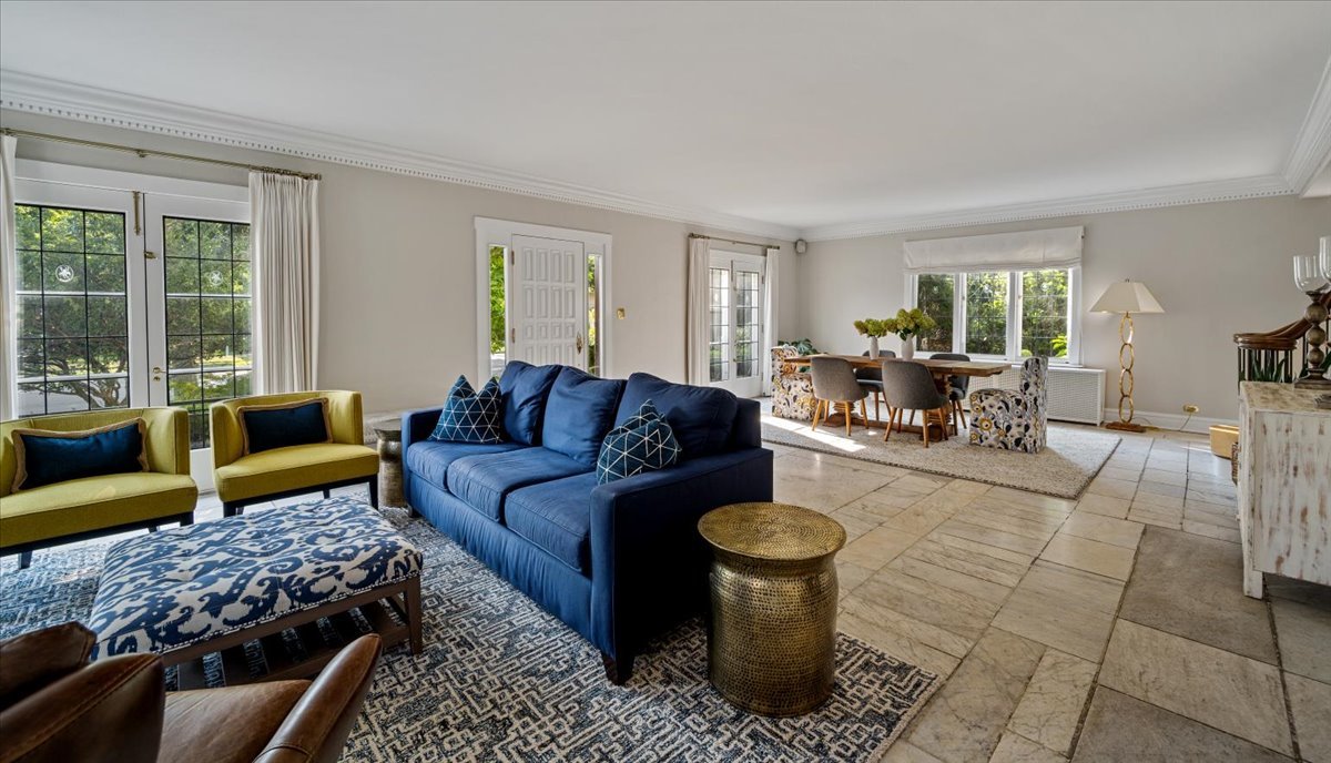 411 Sheridan Road Wilmette, IL 60091 - Photo 4 of 43 a living room with furniture and a window