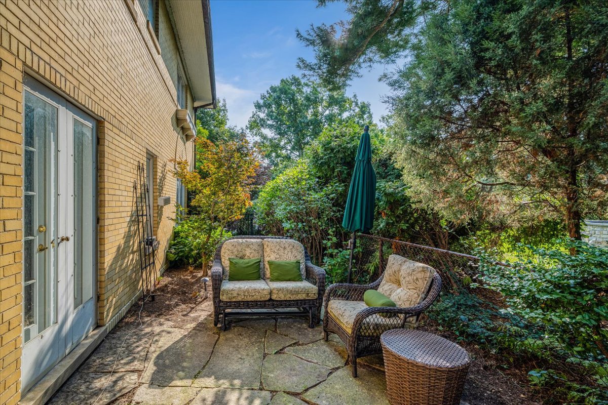 411 Sheridan Road Wilmette, IL 60091 - Photo 41 of 43 a backyard of a house with outdoor seating