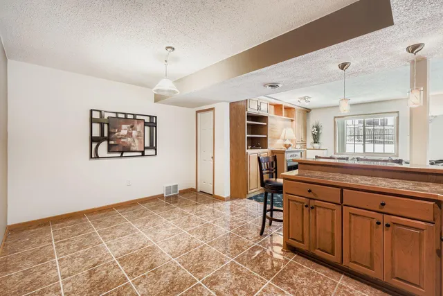 $575,000 | 602 Marie Avenue West, Mendota Heights, MN 55118