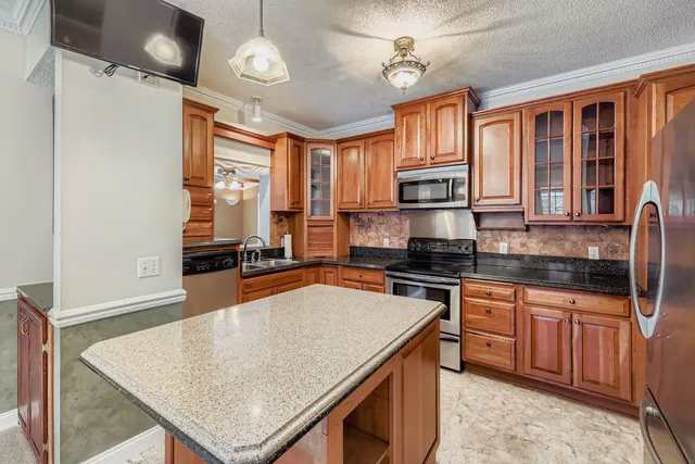 $575,000 | 602 Marie Avenue West, Mendota Heights, MN 55118