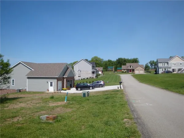 a view of house with garden