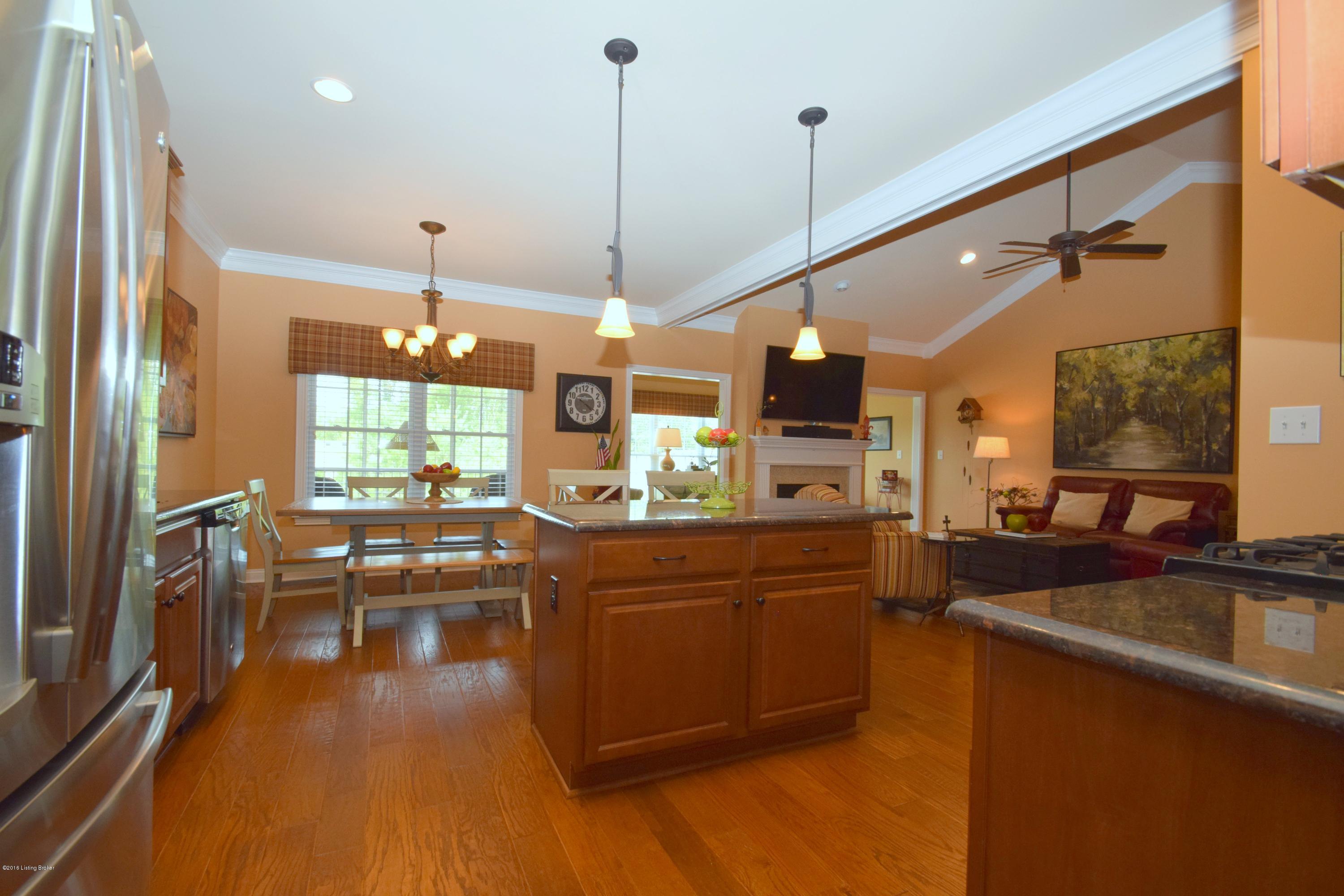 911 Ridge Point Drive Louisville, KY 40299 - Photo 10 of 29 Eat-In Kitchen