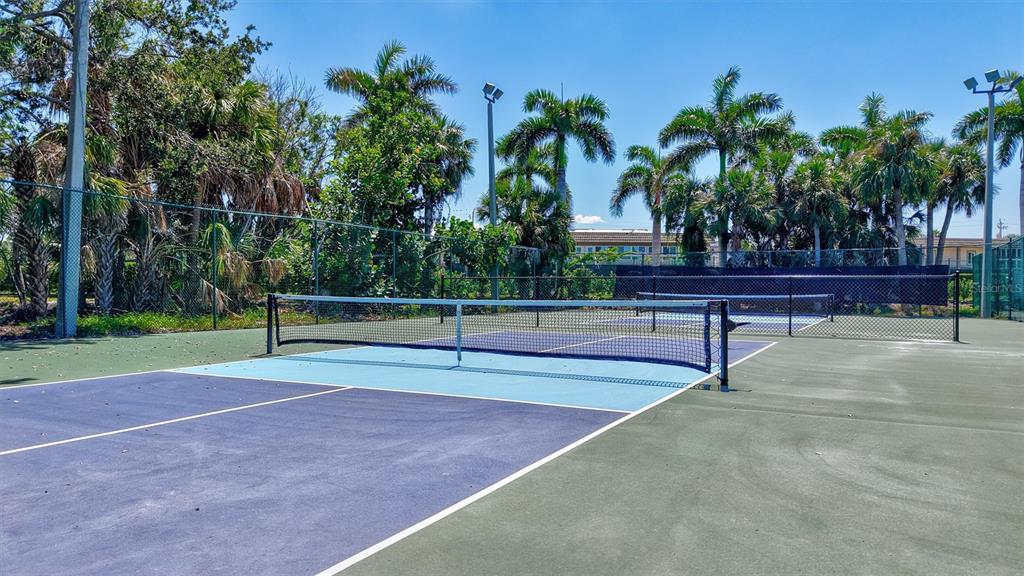 5880 Midnight Pass Road, Unit 306 Sarasota, FL 34242 - Photo 67 of 71 a view of basketball court