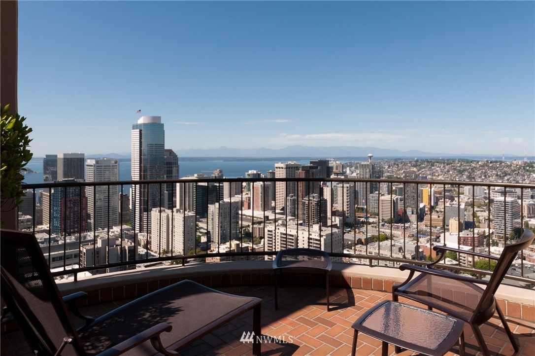 1301 Spring Street, Unit 19I Seattle, WA 98104 - Photo 11 of 16 Gallery Image 11