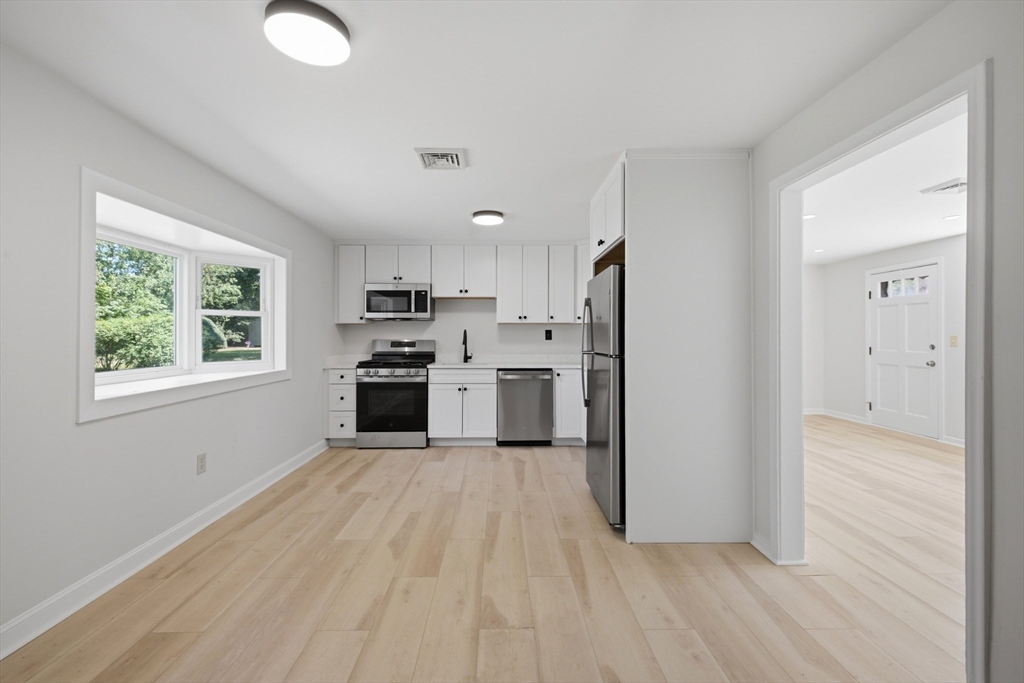 154 Maple Street Lexington, MA 02420 - Photo 6 of 25 Gallery Image 6