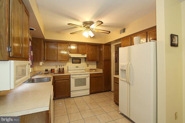 2207 Wimbledon Circle Silver Spring, MD 20906 - Photo 14 of 30 Kitchen