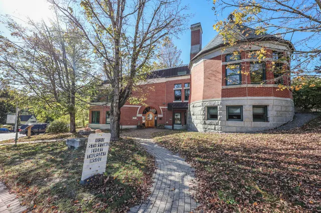 $550,000 | 74 Kearsarge Mountain Road, Warner, NH 03278