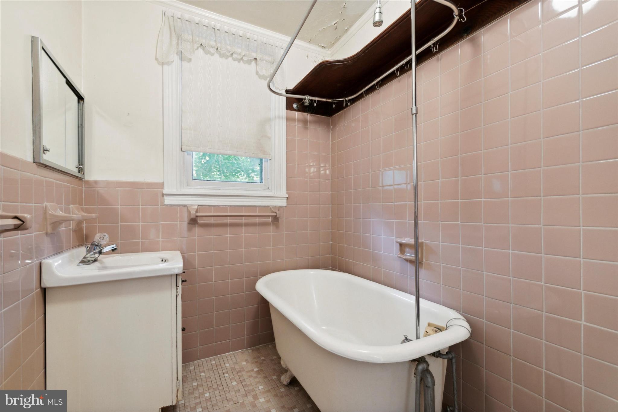 1920 Rittenhouse Square Philadelphia, PA 19103 - Photo 15 of 26 2nd bathroom
