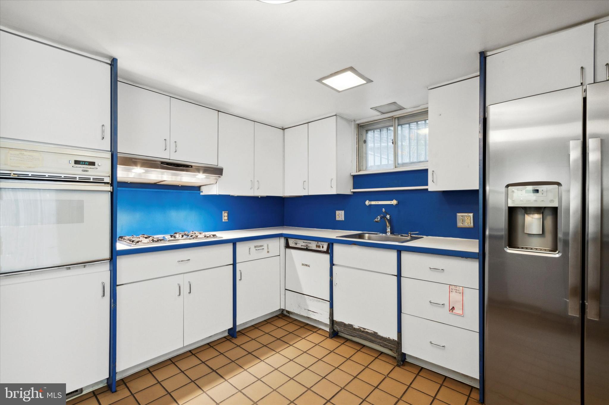 1920 Rittenhouse Square Philadelphia, PA 19103 - Photo 16 of 26 Windowed kitchen