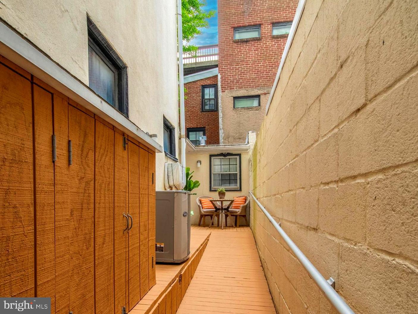 1920 Rittenhouse Square Philadelphia, PA 19103 - Photo 20 of 26 Cozy up outside