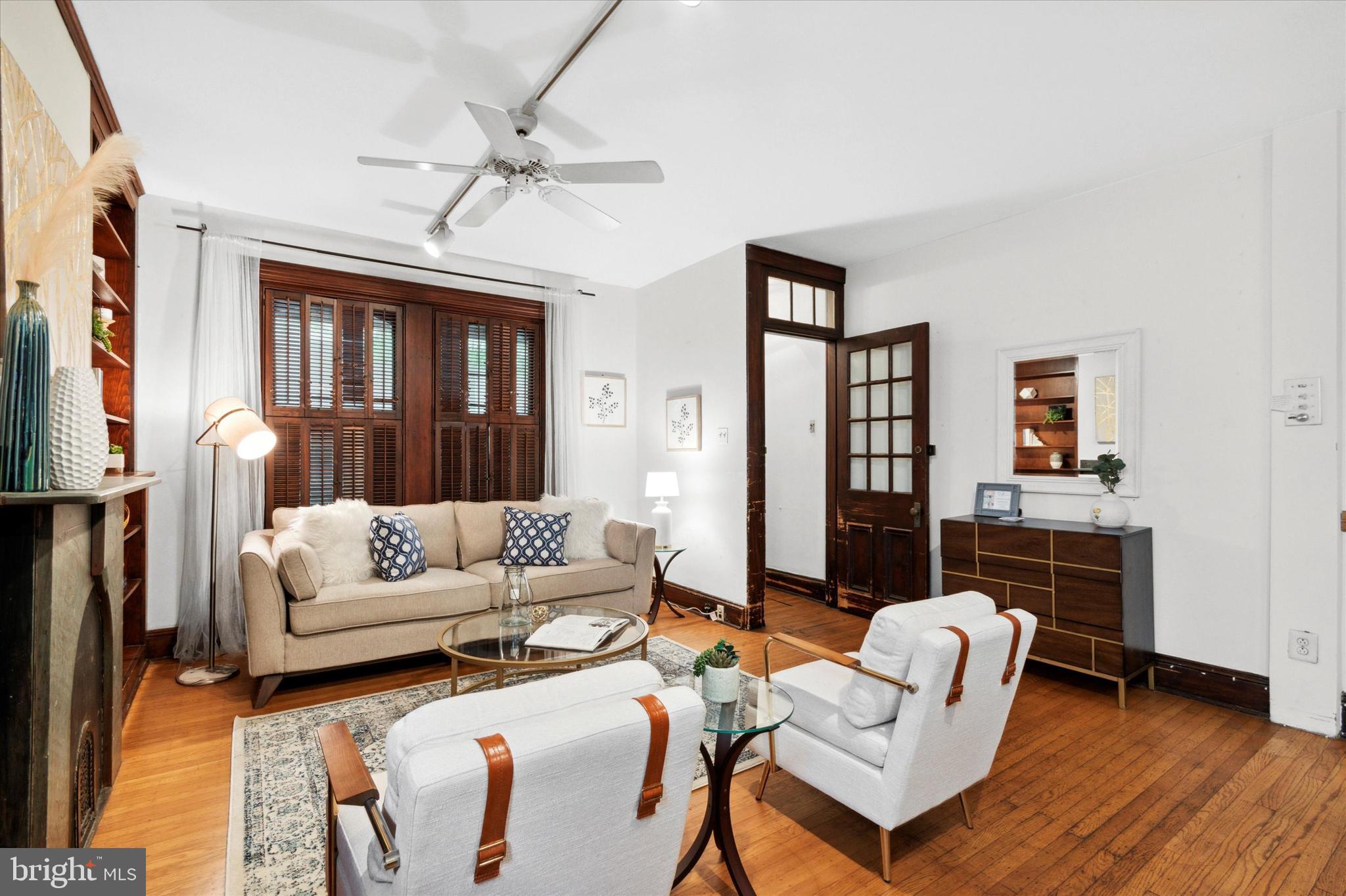 1920 Rittenhouse Square Philadelphia, PA 19103 - Photo 4 of 26 Vestibule Entrance - Shutters