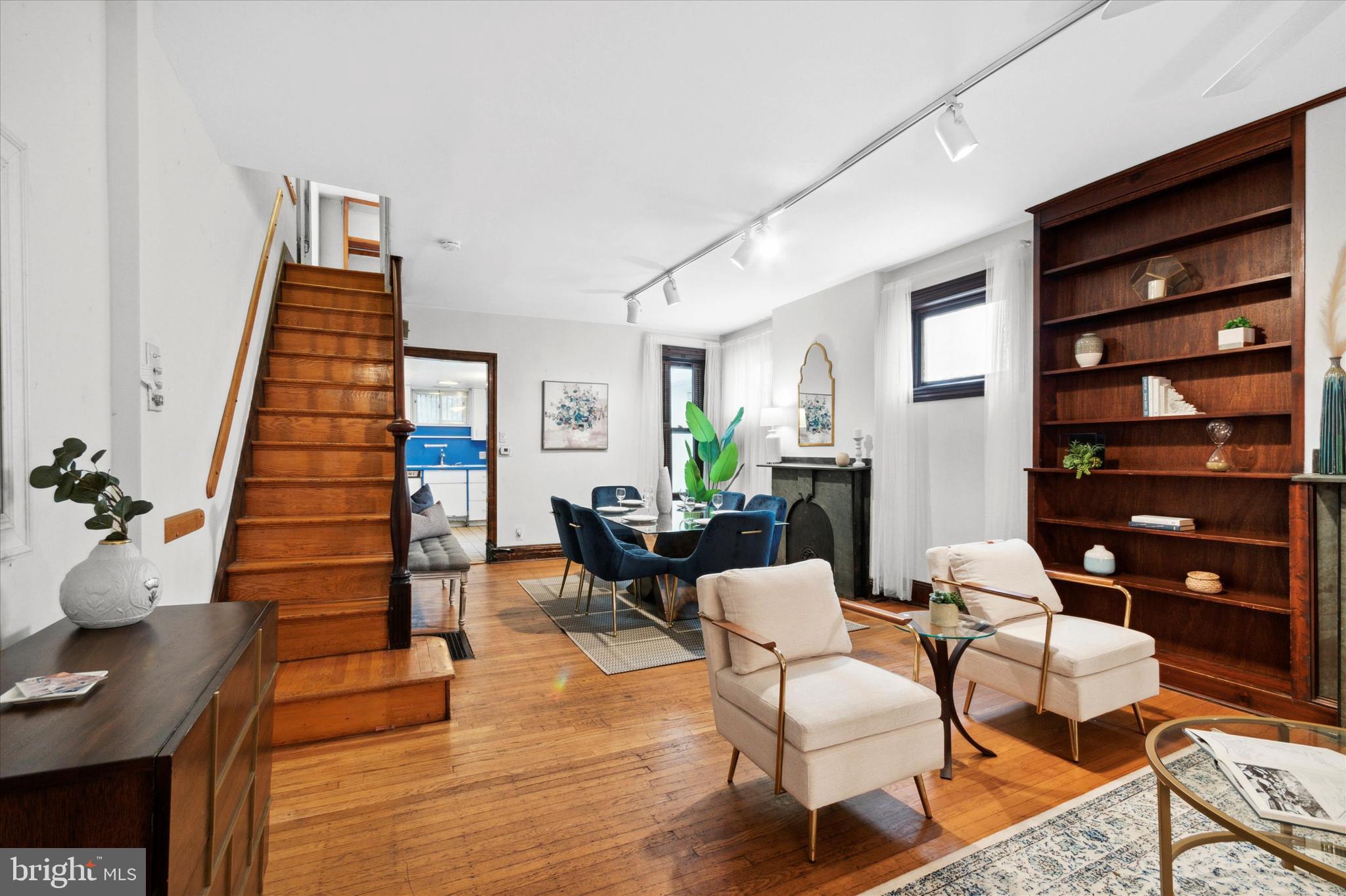 1920 Rittenhouse Square Philadelphia, PA 19103 - Photo 7 of 26 Straight stairs