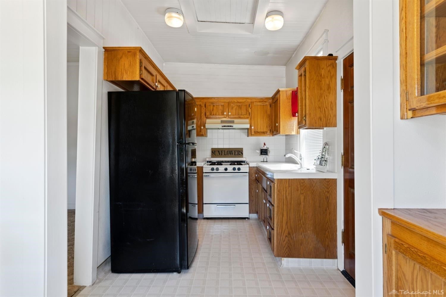 28701 Bear Valley Road Tehachapi, CA 93561 - Photo 53 of 57 guest cottage kitchen