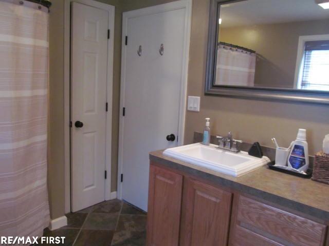 45258 Deneweth Road Macomb, MI 48042 - Photo 17 of 24 31318357-16.JPG