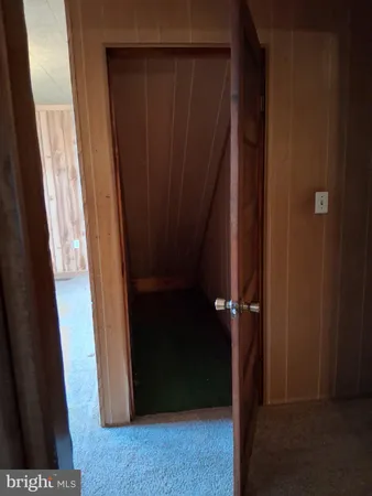 en empty room with windows and closet