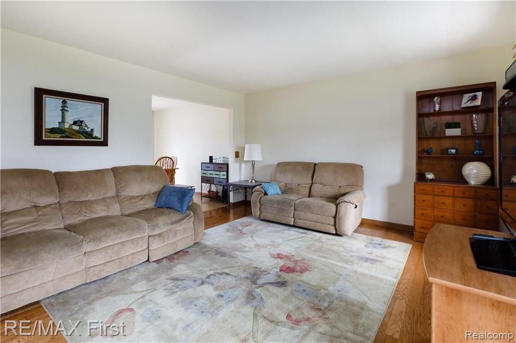 3572 Mildred Avenue Rochester Hills, MI 48309 - Photo 3 of 15