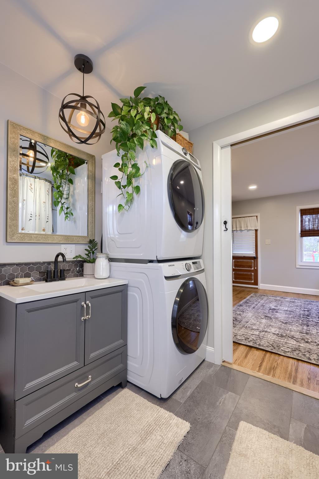 770 Mohns Hill Road Reading, PA 19608 - Photo 27 of 53 a spacious bathroom with a sink a mirror and bathtub