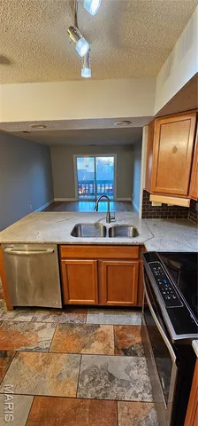 $138,000 | 1460 Summergate Parkway, Unit J, St. Charles, MO 63303