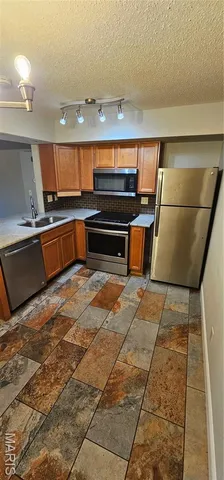 $138,000 | 1460 Summergate Parkway, Unit J, St. Charles, MO 63303