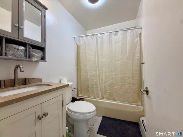 $1,975 | 8 Scott Street, Unit 2, Naugatuck, CT 06770