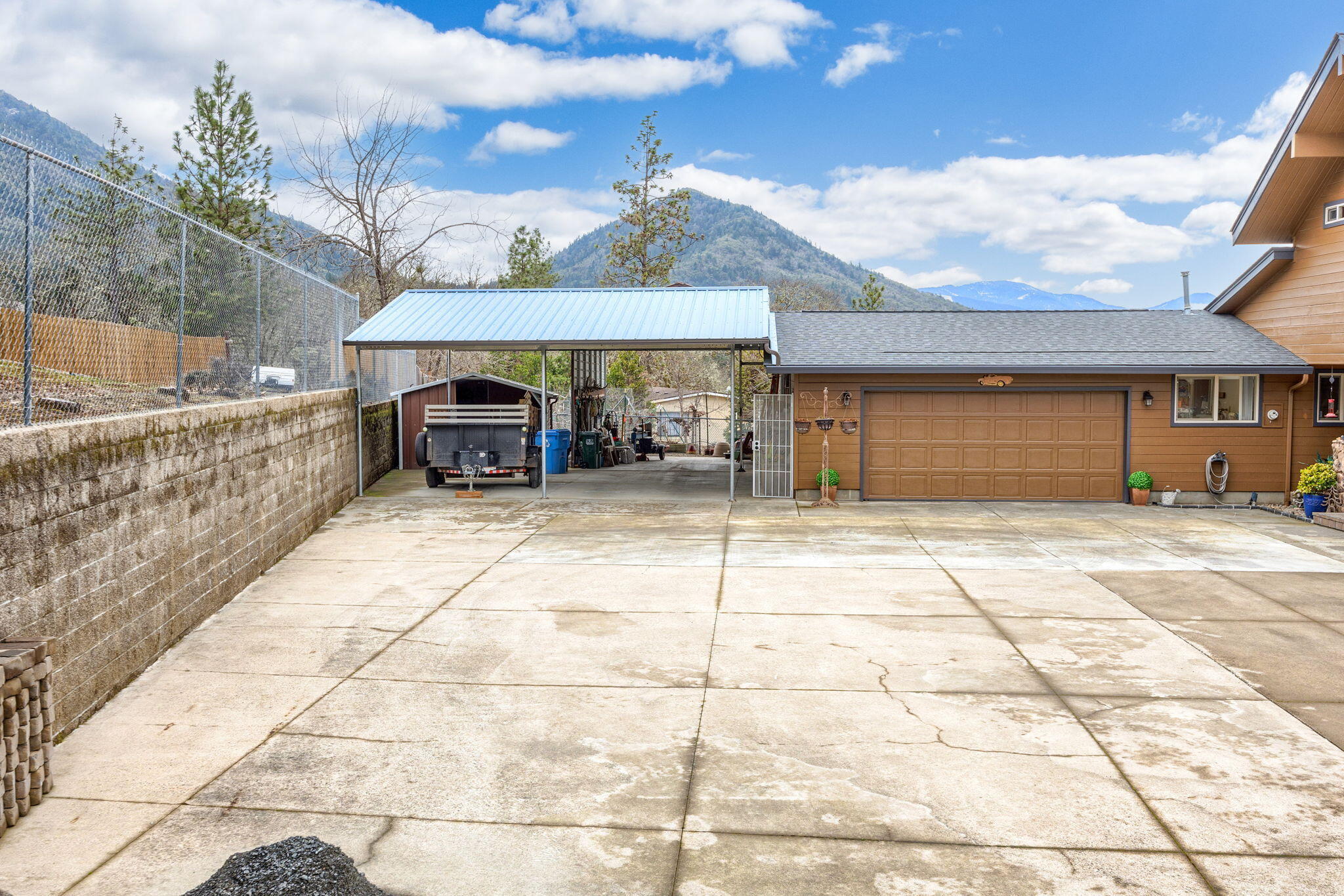 301 Trollview Road Grants Pass, OR 97527 - Photo 6 of 52 6