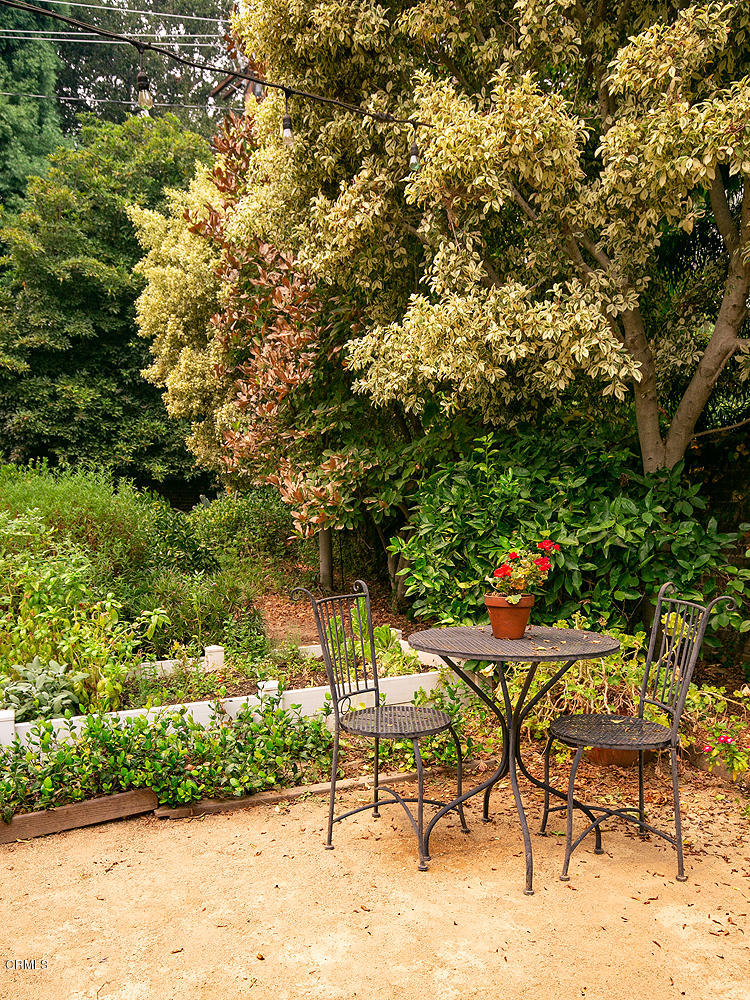 1041 Prospect Boulevard Pasadena, CA 91103 - Photo 42 of 47 an outdoor space with seating