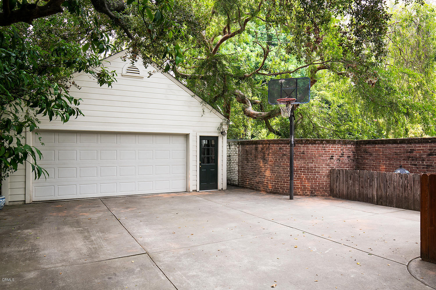 1041 Prospect Boulevard Pasadena, CA 91103 - Photo 47 of 47 front view of a house with a garage