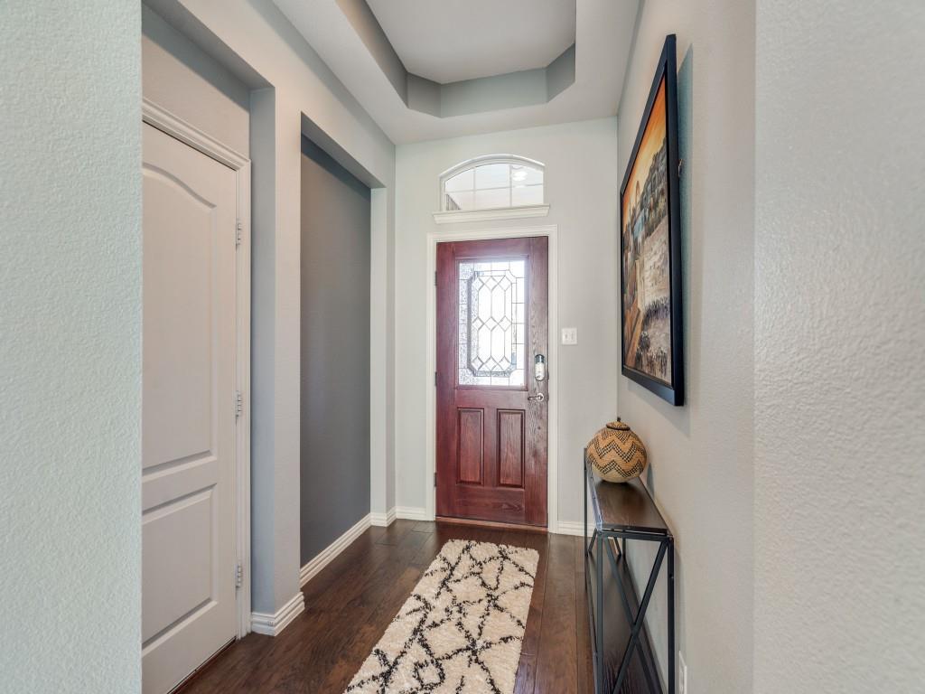 3848 Vienna Street Irving, TX 75038 - Photo 2 of 26