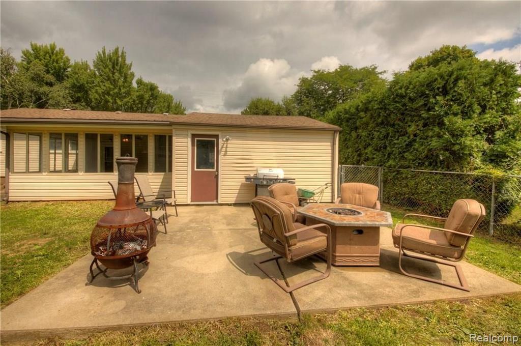 376 West River Road Flushing, MI 48433 - Photo 7 of 32