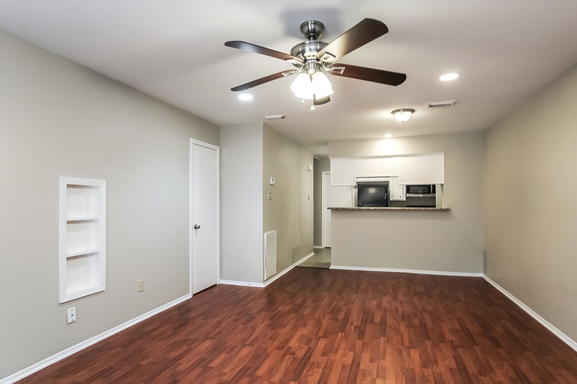 9 West Bigelow Oak Court Spring, TX 77381 - Photo 4 of 15