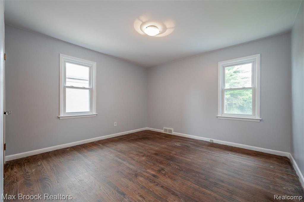 3648 Rockingham Road Royal Oak, MI 48073 - Photo 17 of 21