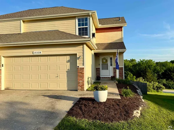 $314,900 | 1532 B Legend Trail Drive, Lawrence, KS 66047