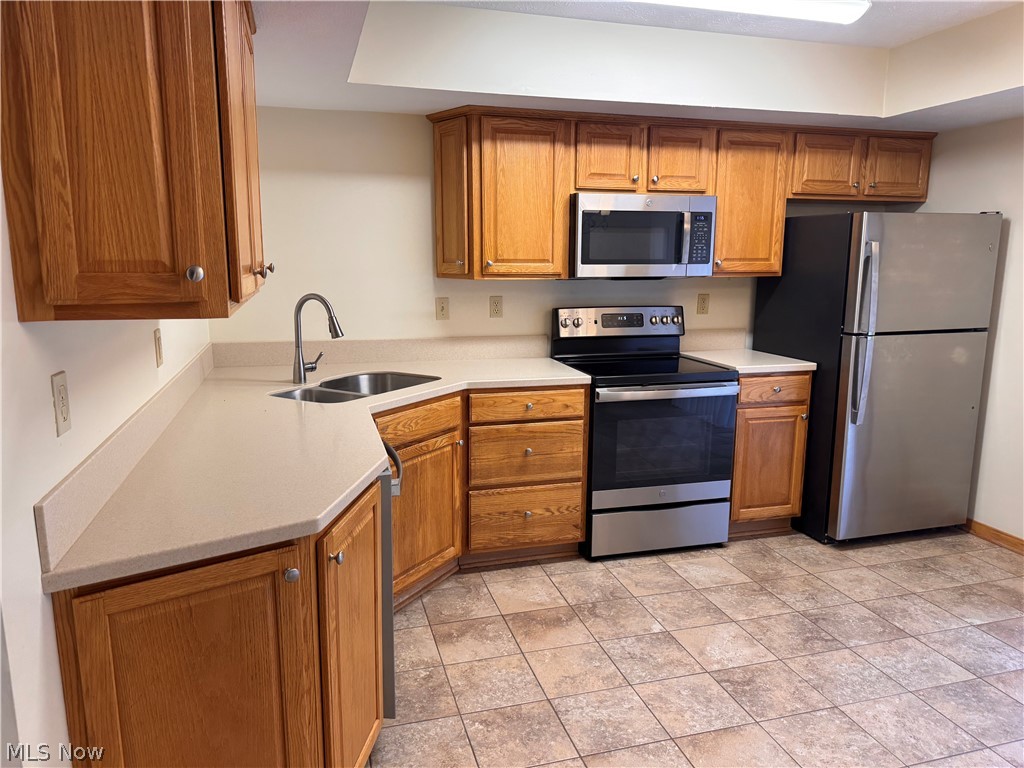 1420 Reimer Road, Unit B Wadsworth, OH 44281 - Photo 3 of 20 Gallery Image 3