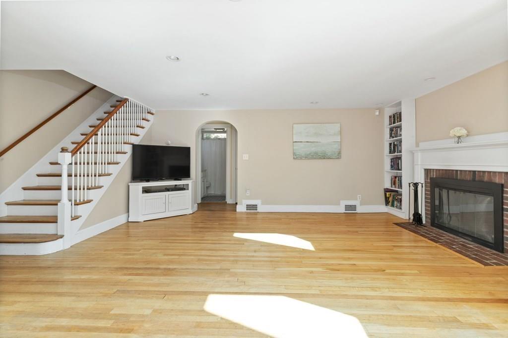 33 Governor Andrew Road Hingham, MA 02043 - Photo 4 of 23 Gallery Image 4
