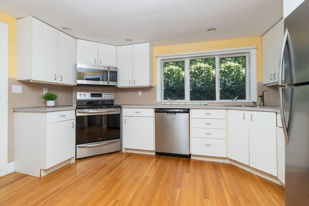 33 Governor Andrew Road Hingham, MA 02043 - Photo 5 of 23 Gallery Image 5