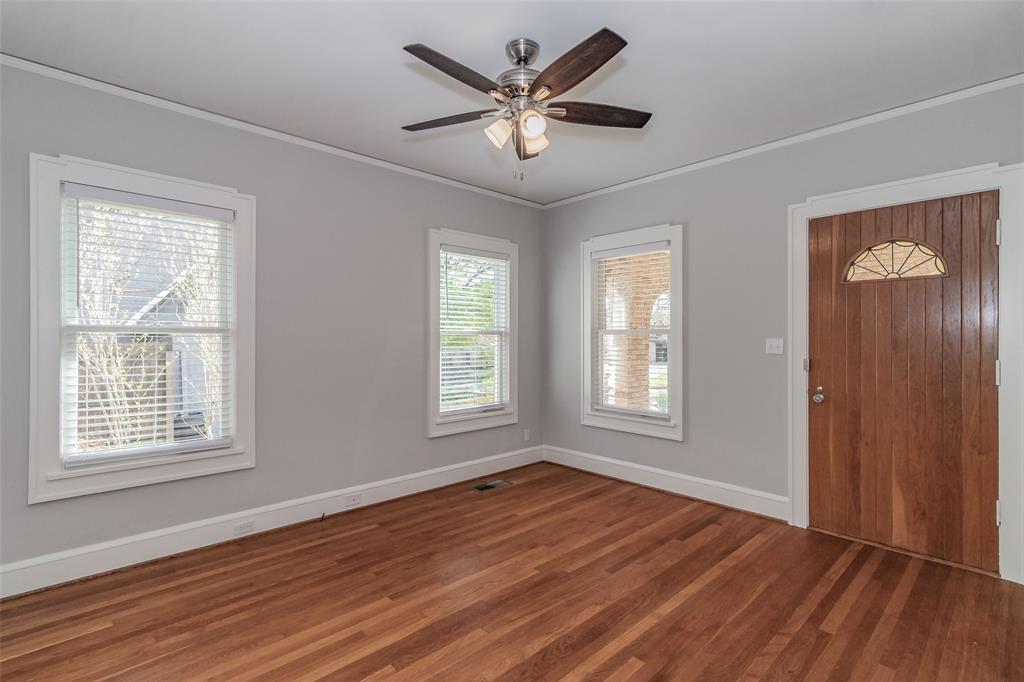 2311 Warner Road Fort Worth, TX 76110 - Photo 10 of 37