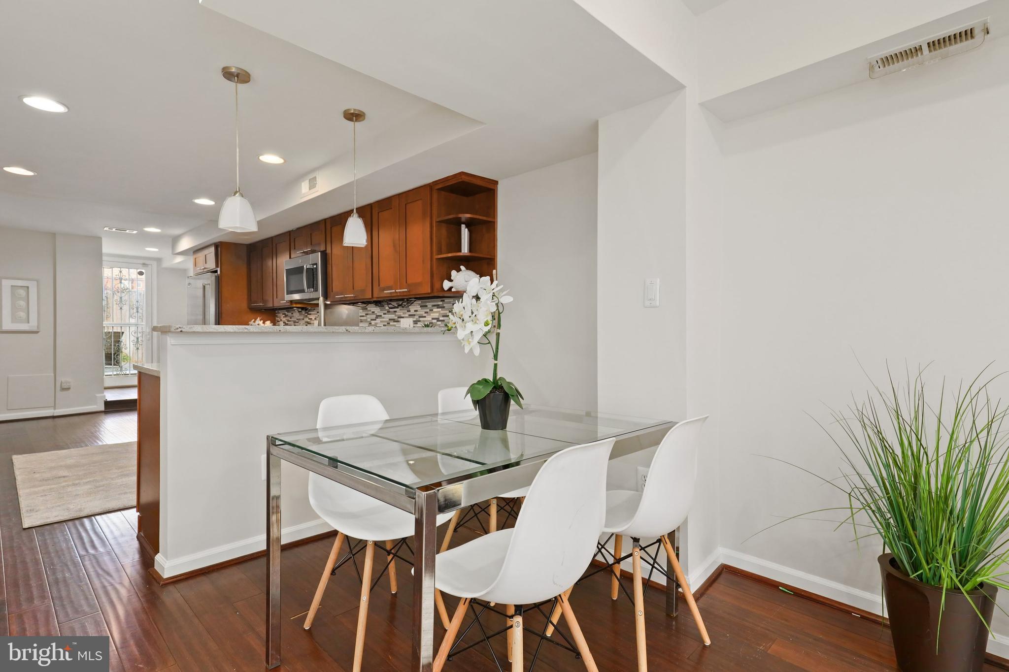 481 Ridge Street Northwest Washington, DC 20001 - Photo 11 of 33