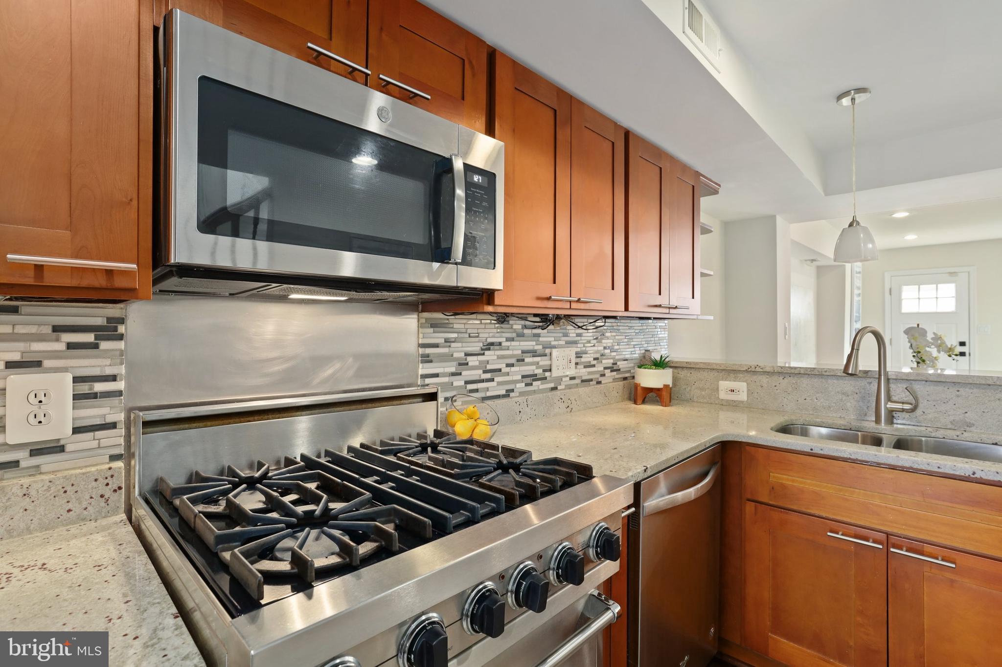 481 Ridge Street Northwest Washington, DC 20001 - Photo 15 of 33