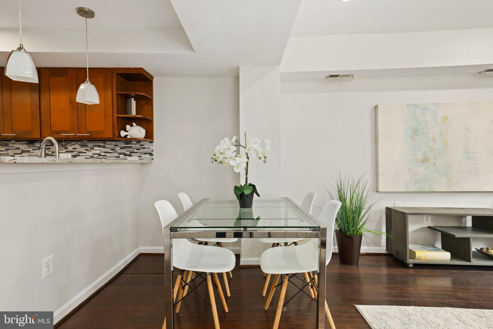 481 Ridge Street Northwest Washington, DC 20001 - Photo 10 of 33