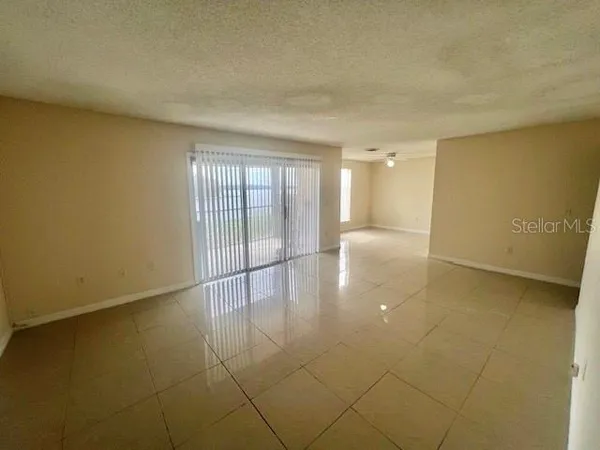 $1,250 | 4002 Versailles Drive, Unit 4002C, Orlando, FL 32808