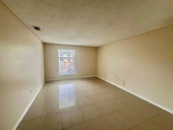 $1,250 | 4002 Versailles Drive, Unit 4002C, Orlando, FL 32808