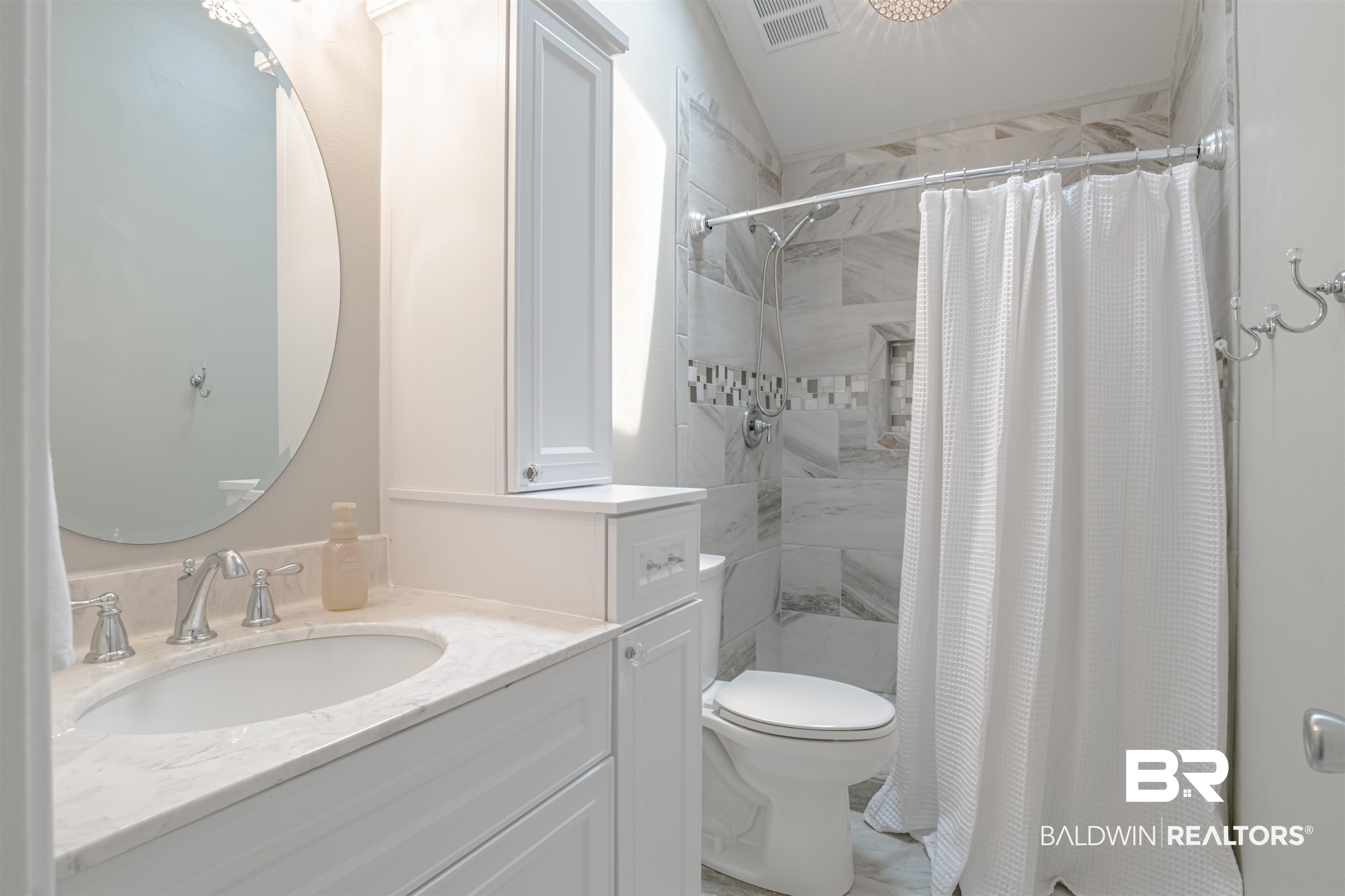 4250 Honey Court Mobile, AL 36619 - Photo 21 of 34 Upstairs Bathroom