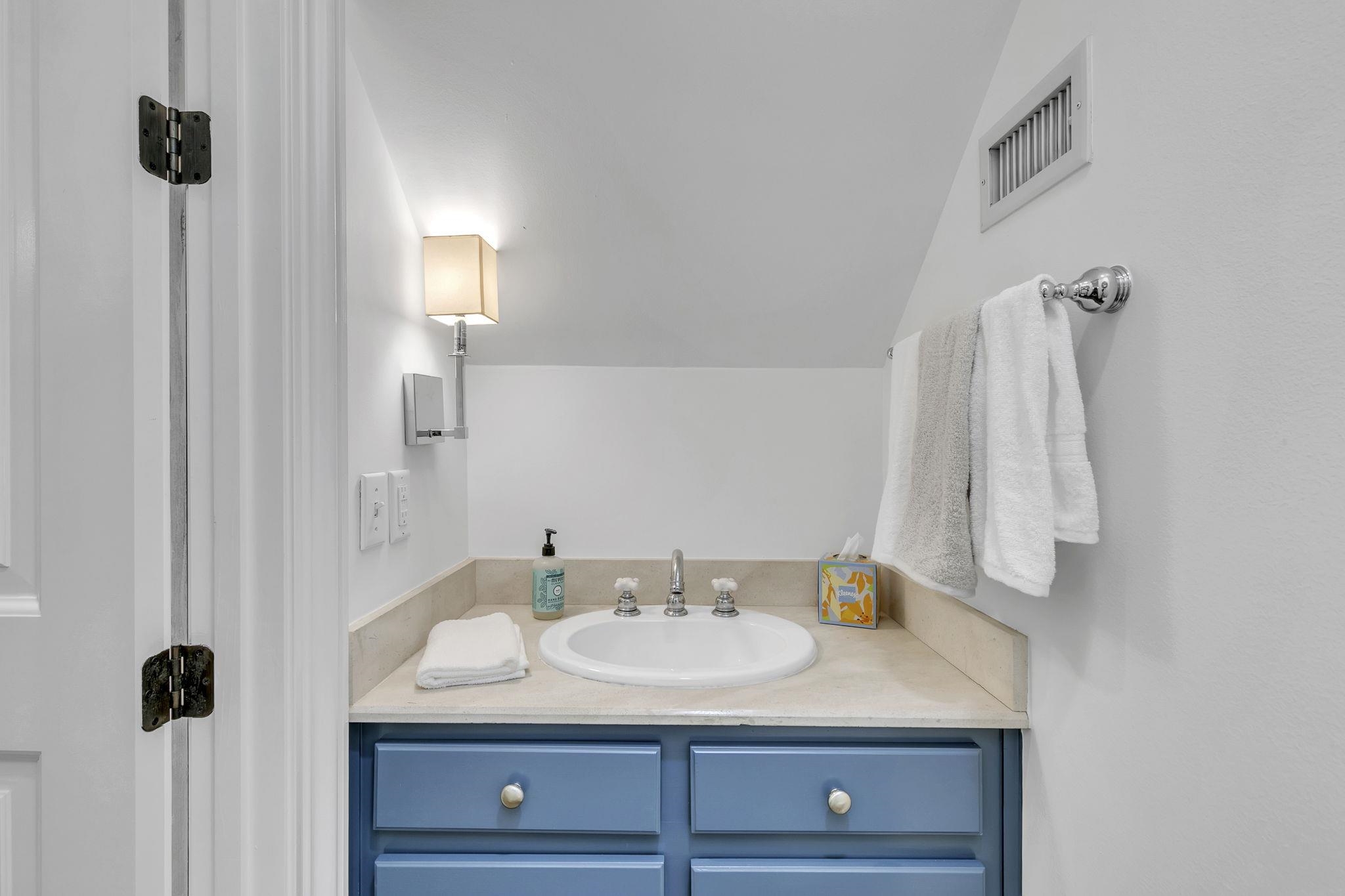 753 St Francis Street, Unit TH1004 Mobile, AL 36602 - Photo 27 of 56 Bathroom