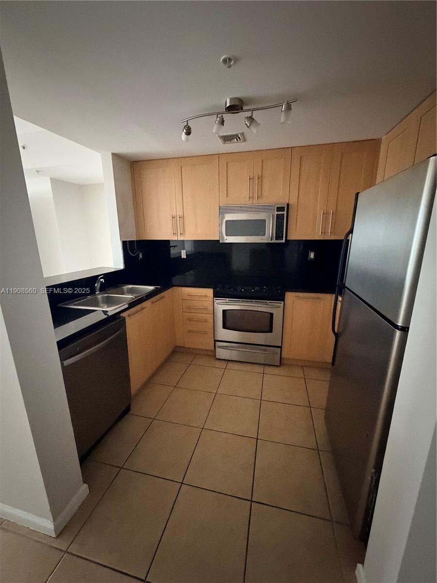 511 Southeast 5th Avenue, Unit 806 Fort Lauderdale, FL 33301 - Photo 23 of 24