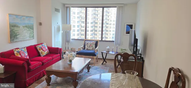 $1,900 | 5225 Pooks Hill Road, Unit 703N, Bethesda, MD 20814