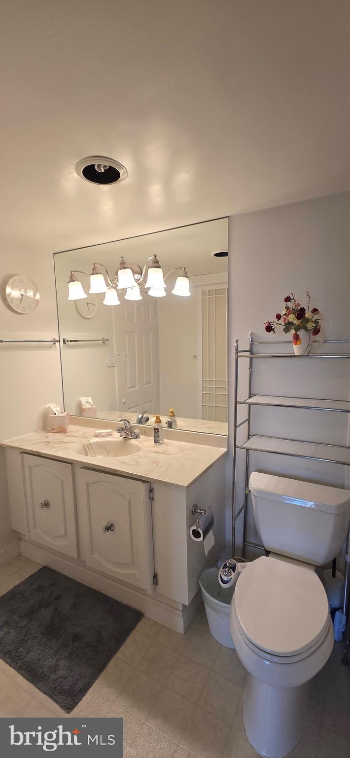 5225 Pooks Hill Road, Unit 703N Bethesda, MD 20814 - Photo 15 of 57 a bathroom with a toilet sink and mirror