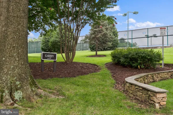 $1,900 | 5225 Pooks Hill Road, Unit 703N, Bethesda, MD 20814